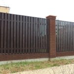 Деревянный забор — как выбрать, установить и ухаживать